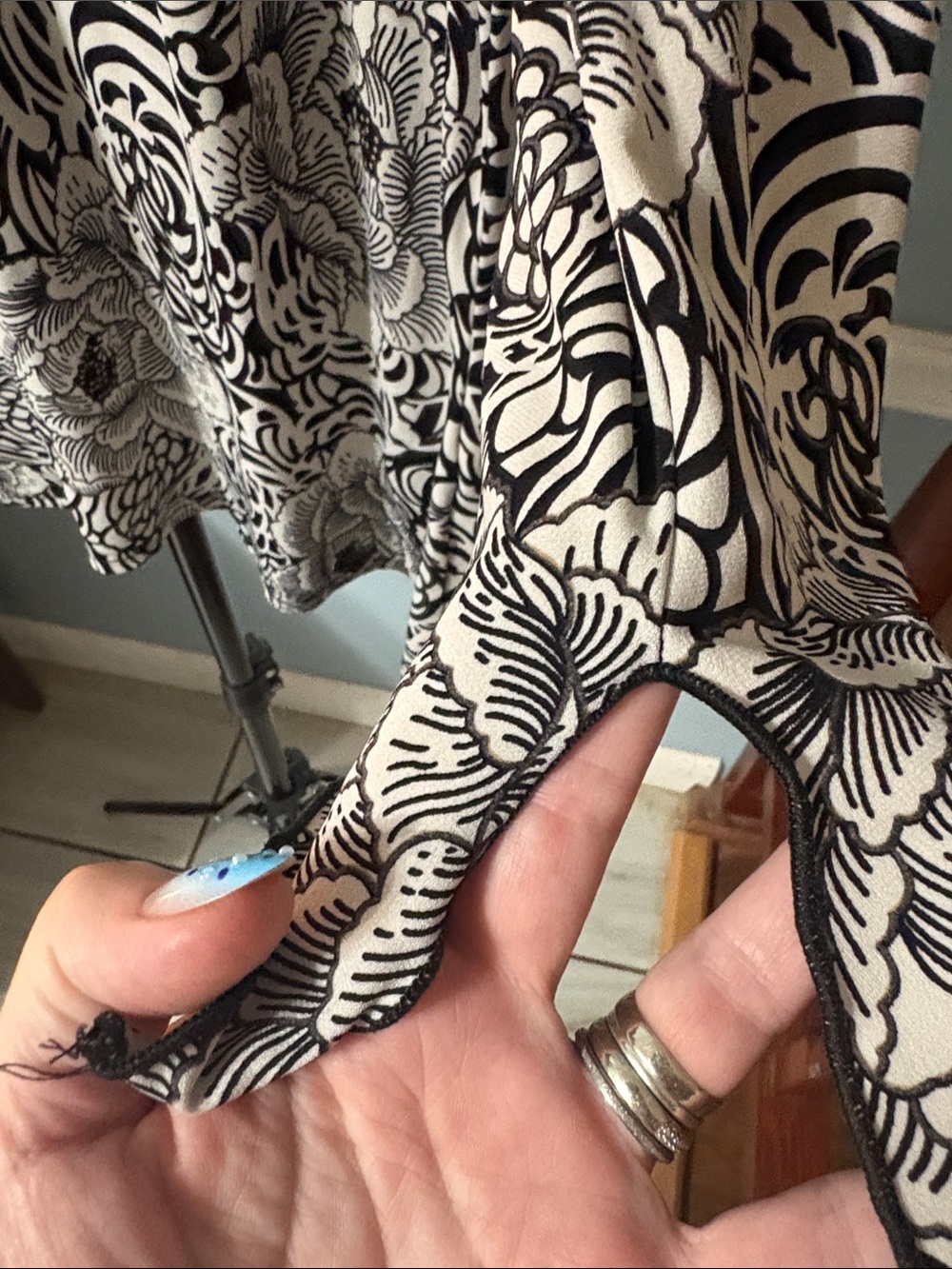Dressbarn Black & Cream Floral V-Neck Long Sleeve Top - Picture 4 of 5